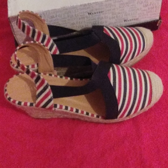 New wanted red white and blue sandals - Picture 2 of 2